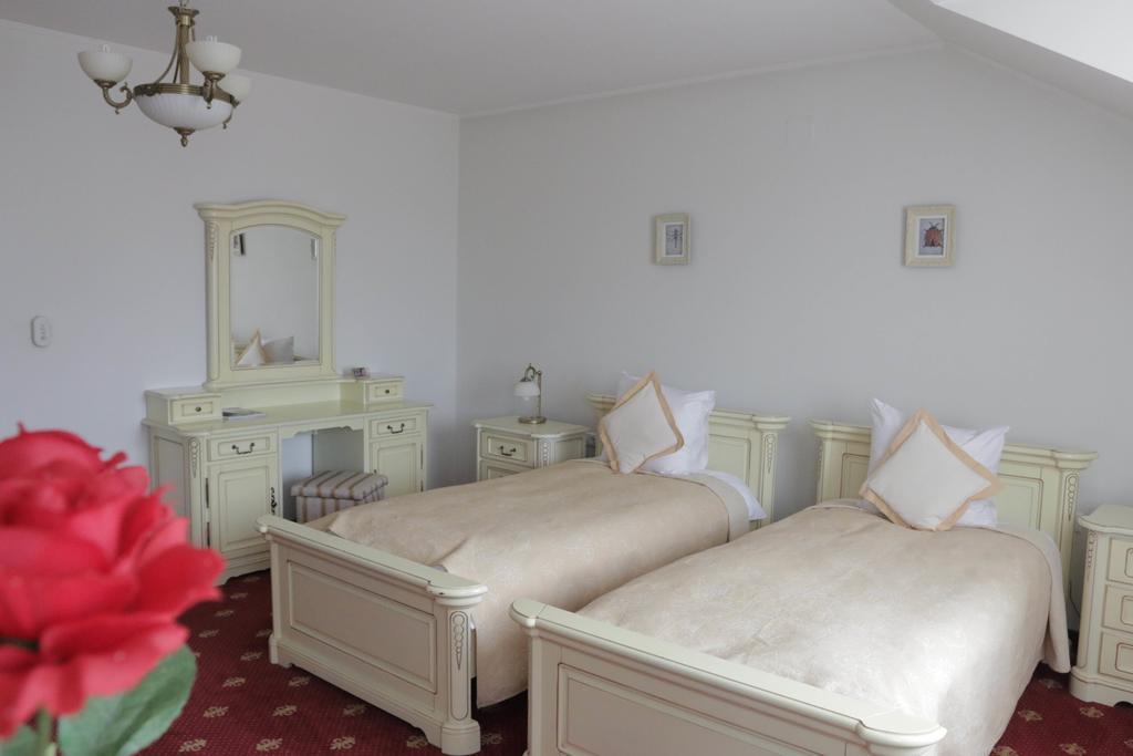Hotel Slavia Salonta Esterno foto