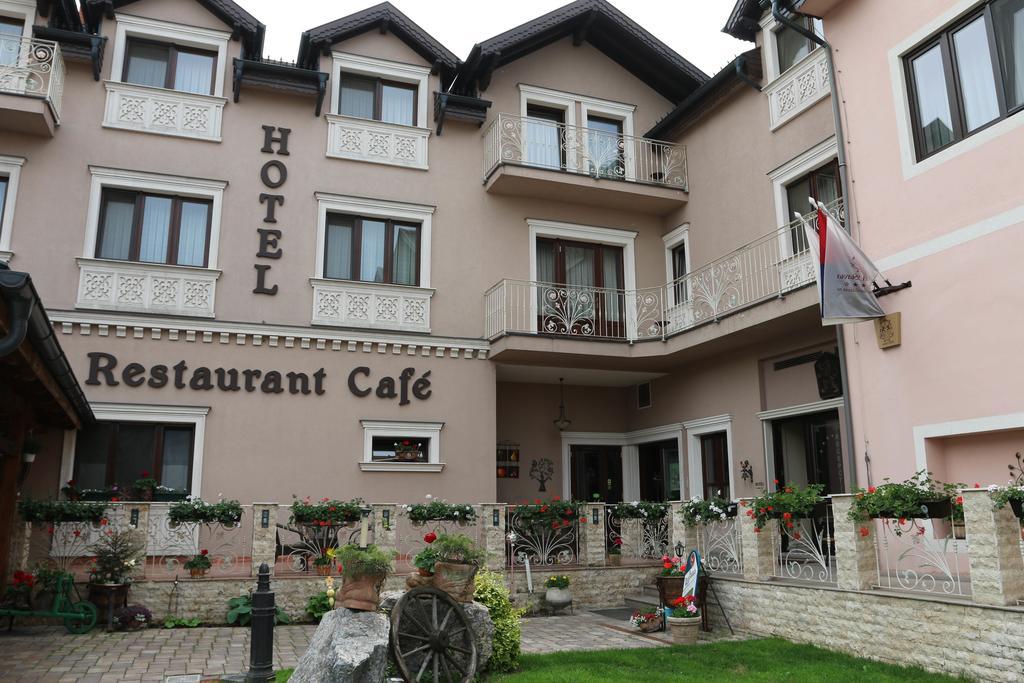 Hotel Slavia Salonta Esterno foto