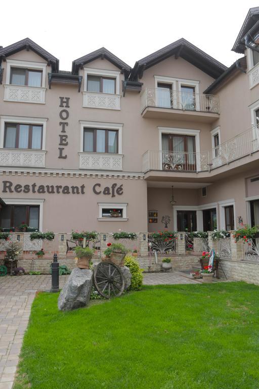 Hotel Slavia Salonta Esterno foto