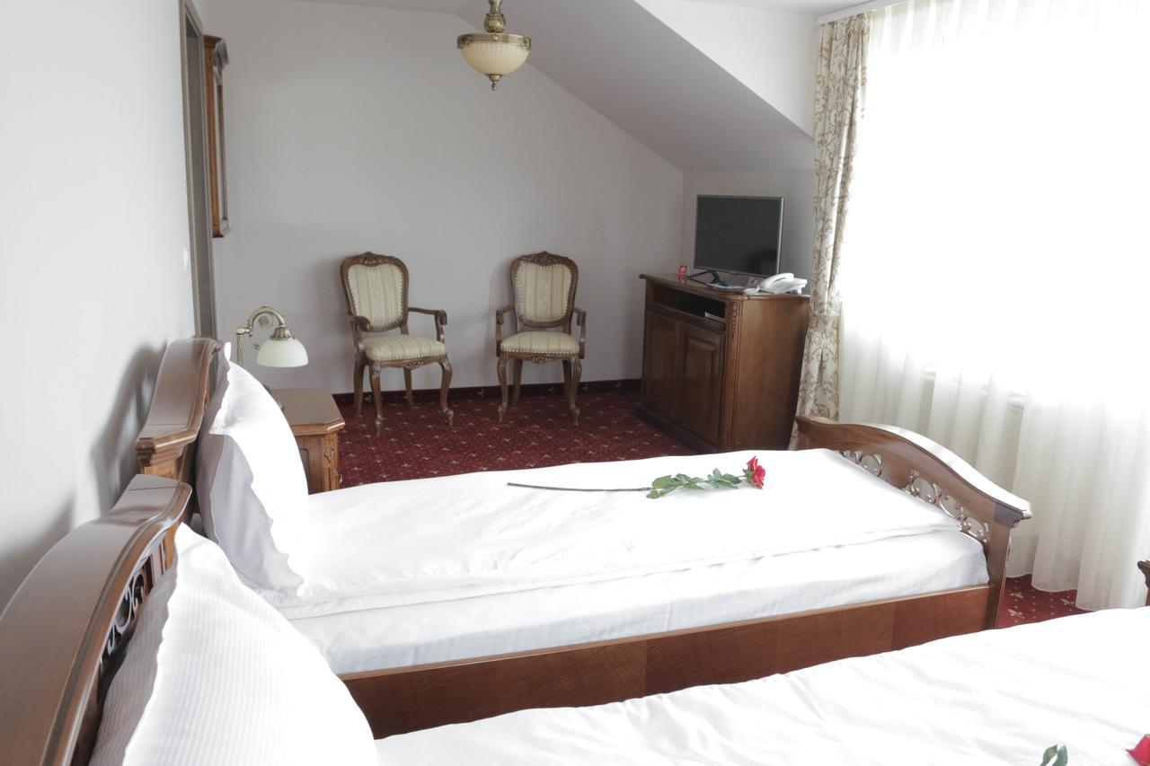 Hotel Slavia Salonta Esterno foto