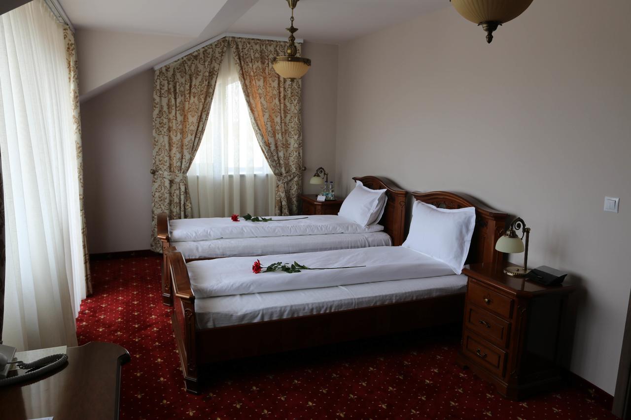 Hotel Slavia Salonta Esterno foto