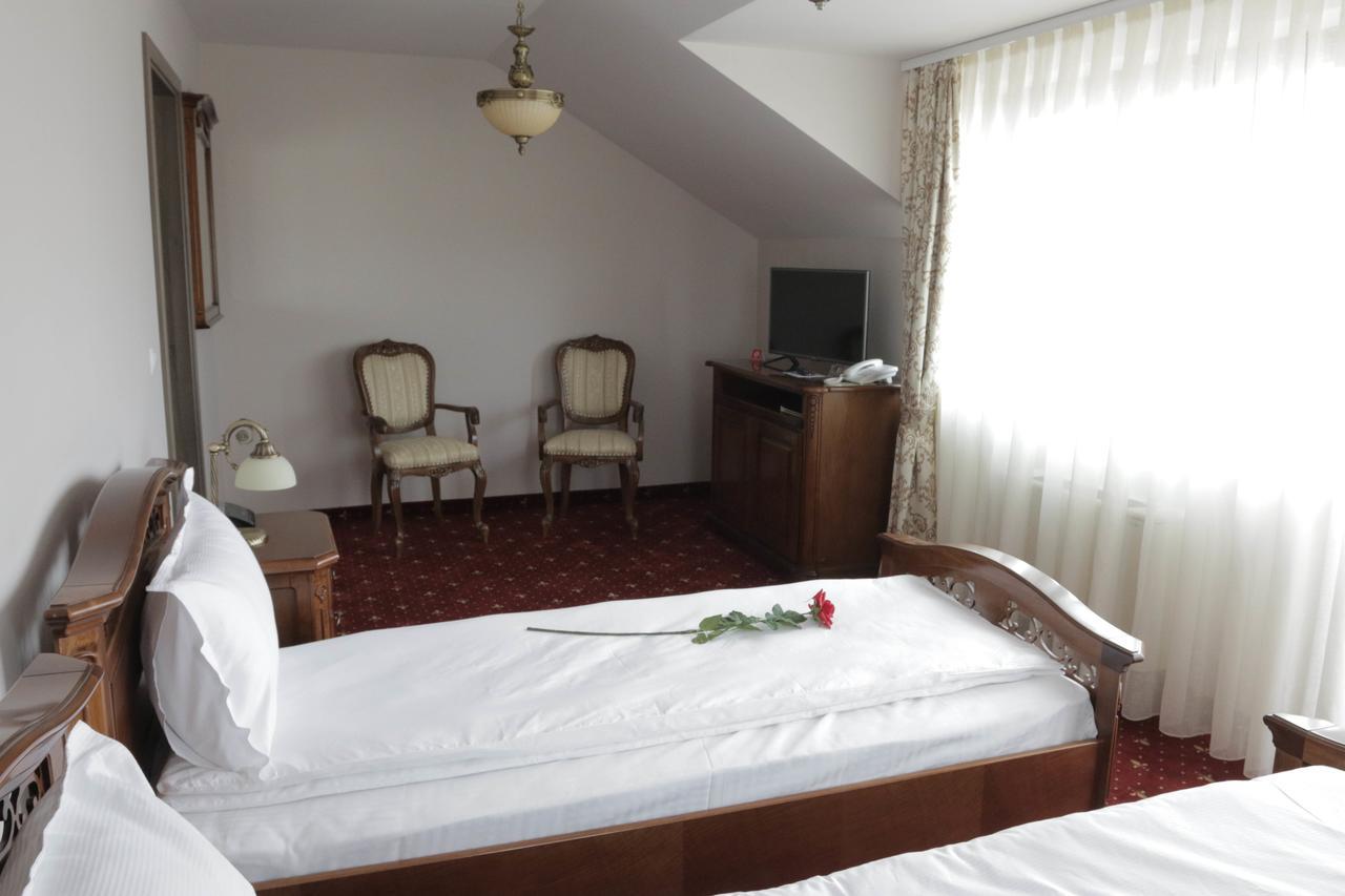 Hotel Slavia Salonta Esterno foto